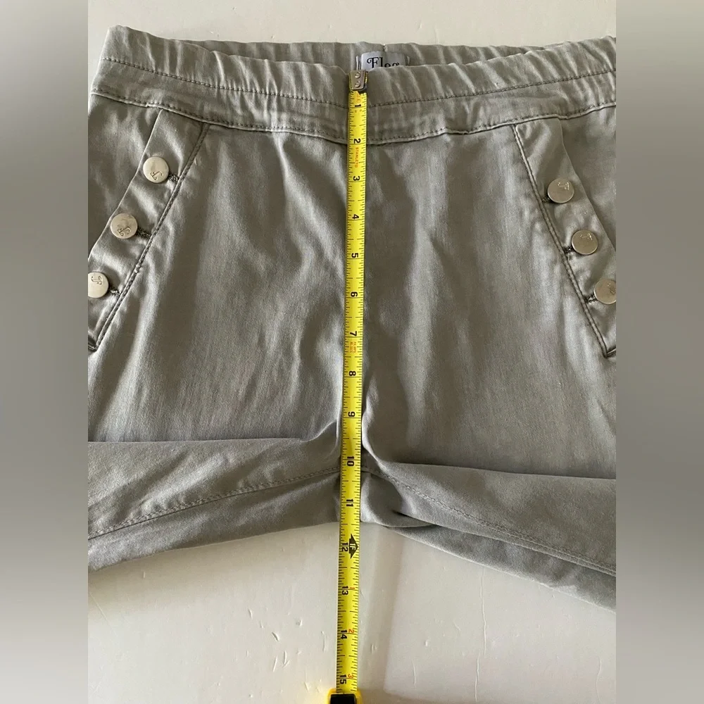 Bevy Flog Gray Pull On Skinny Pants Womens Size 27 Stretch Detail Button